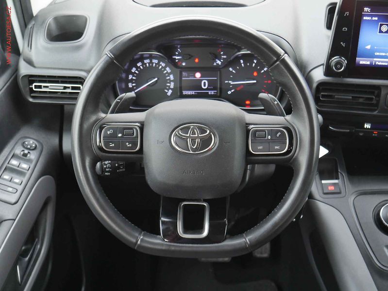 Toyota ProAce City Verso (2023) 1.2T, 1.maj,ČR, Family, AT - fotka 12 z 19
