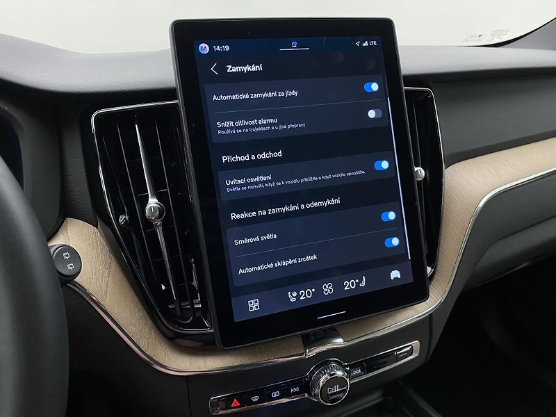 Volvo XC60 T8 AWD RECHARGE PLUS DARK CZ - fotka 57 z 66