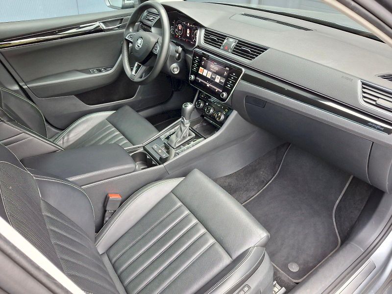 Škoda Superb (2020) L&K DSG 2,0TSi 140kW - fotka 14 z 35