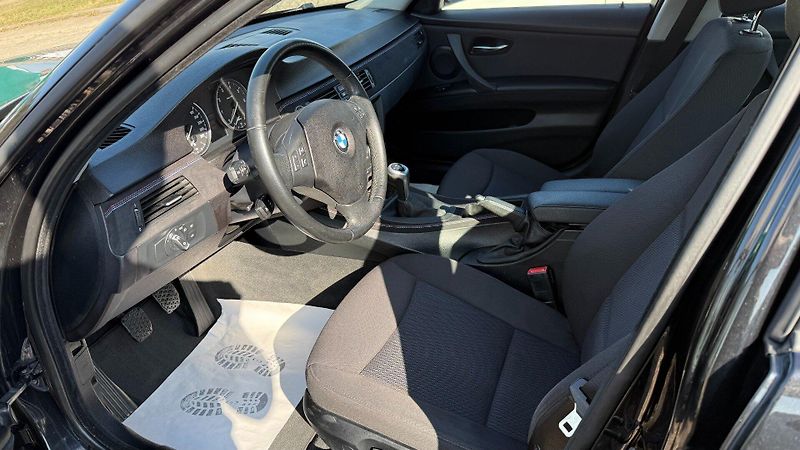 BMW Řada 3 (2009) 318i 105kW *Alu*Keyless*Klima* - fotka 8 z 24