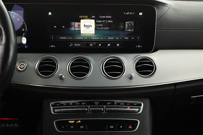 Mercedes-Benz Třídy E (2021) AMG Paket E 300 e 4MATIC - fotka 9 z 31