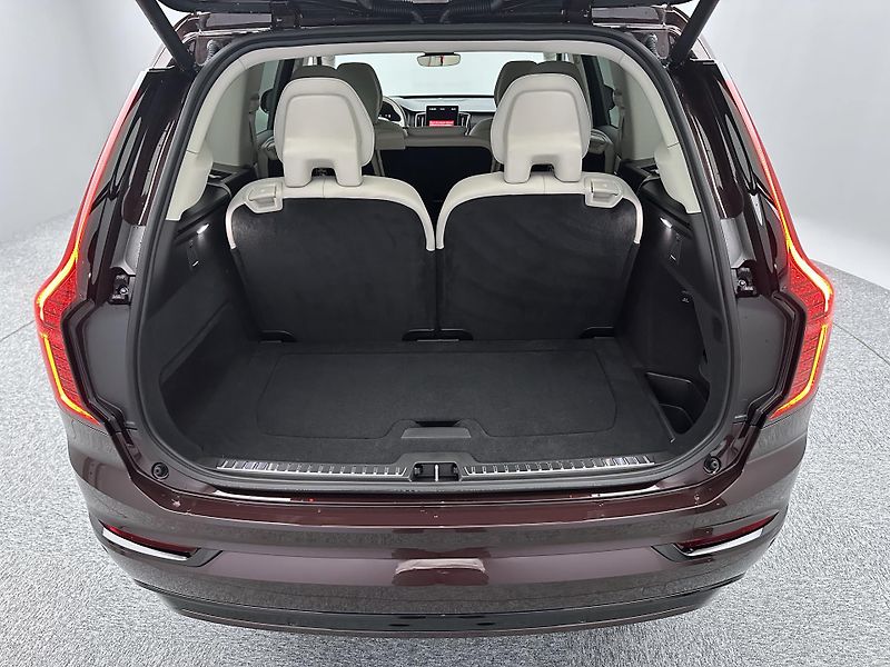 Volvo XC90 (2026) B5 AWD AUT DARK PLUS 7 míst - fotka 24 z 25