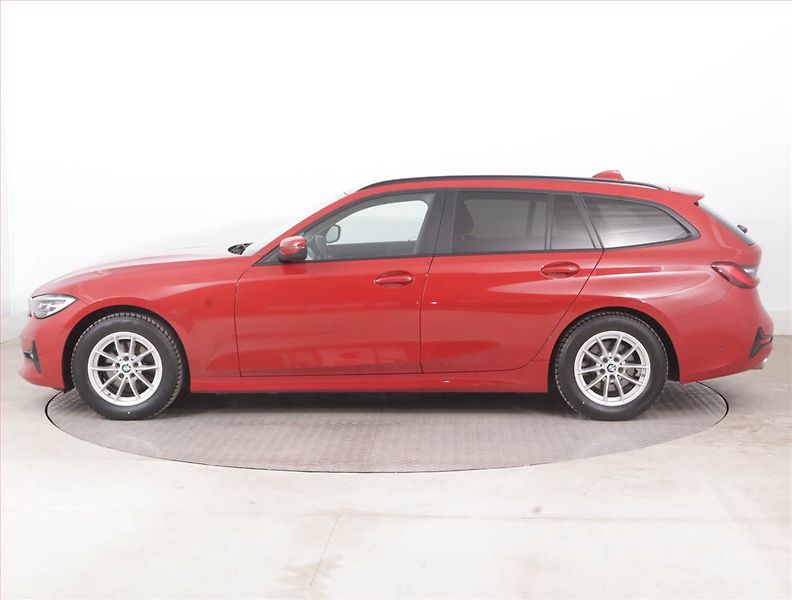 BMW Řada 3 (2019) Advantage 320 d - fotka 3 z 17