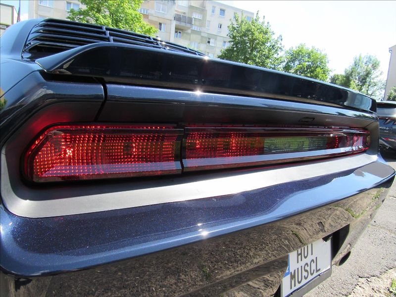 Dodge Challenger 3,6 L VVT 227kW - fotka 25 z 30