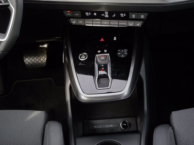 Audi Q4 e-tron 40 360 Ad.temp KESSY Asistence - fotka 12 z 14