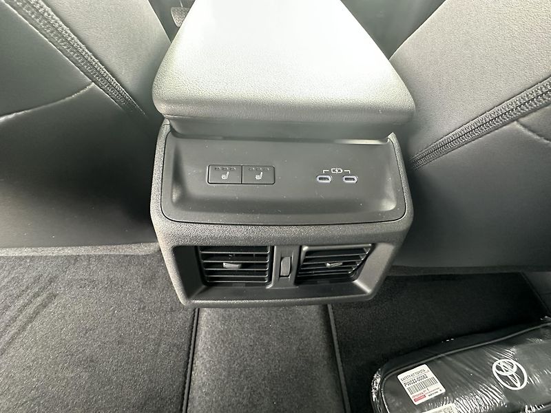 Toyota bZ4X (2026) Touring AWD - Executive 74kWh  - fotka 32 z 44