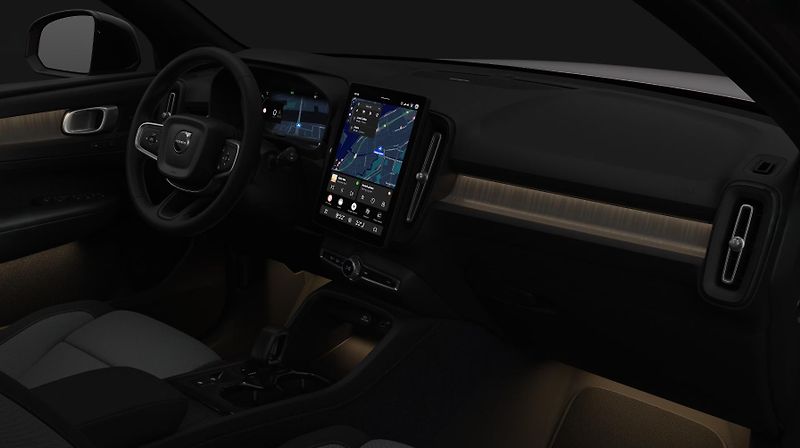 Volvo XC40 (2026) B3 PLUS AUT - fotka 13 z 15