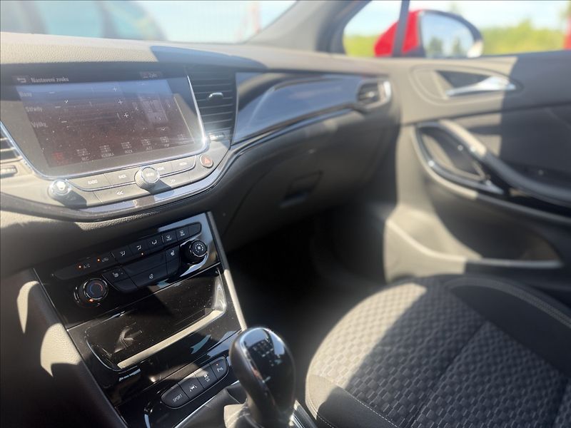 Opel Astra 1,4 + TURBO 110kW 48tKm! - fotka 12 z 33