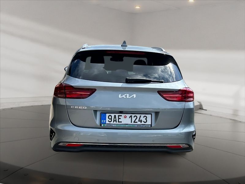 Kia Ceed 1,5 T-GDI 118 Top - fotka 5 z 11