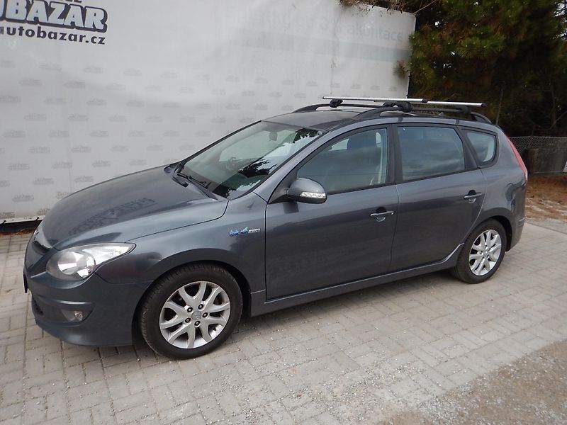 Hyundai i30 1.6 CRdi 85kw ,klima  OK - fotka 2 z 21