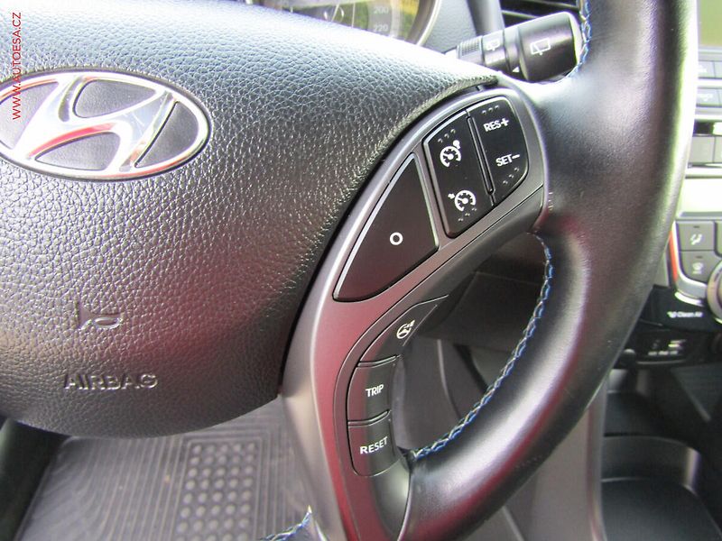 Hyundai i30 (2016) 1.6 GDi - fotka 15 z 22
