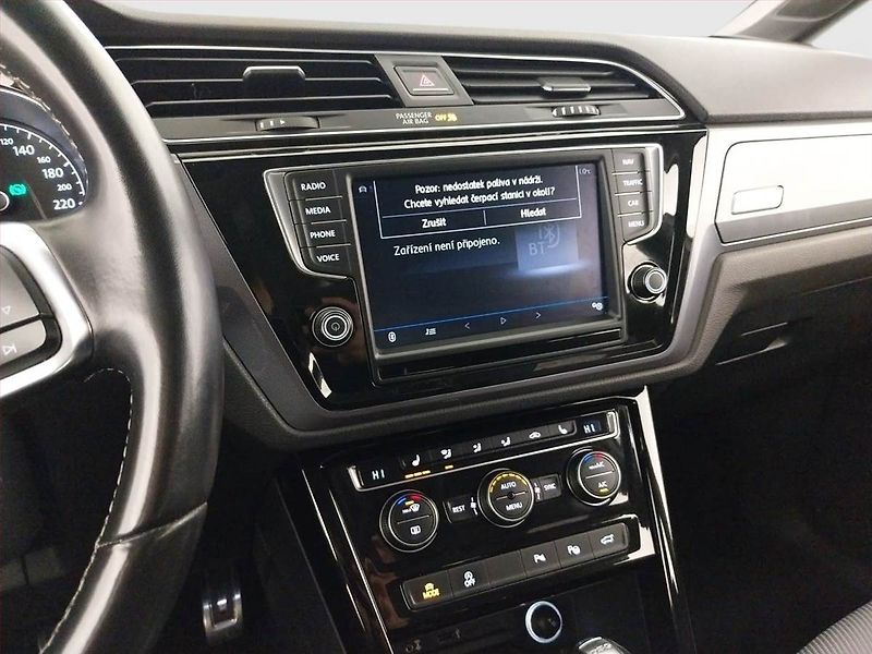 Volkswagen Touran (2017) R-Line 2.0 TDI, Automat - fotka 12 z 24