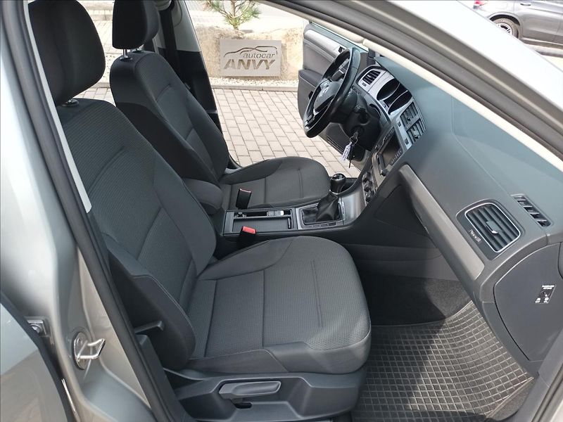 Volkswagen Golf 1,6 TDI,81KW,4X4,NAVI,SERVISKA - fotka 22 z 49