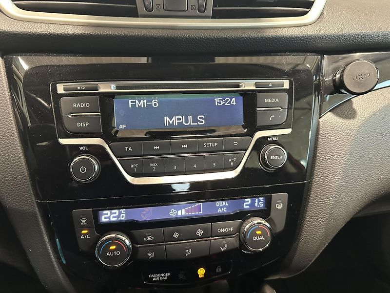 Nissan Qashqai 1,2 DIG-T Acenta - fotka 11 z 17