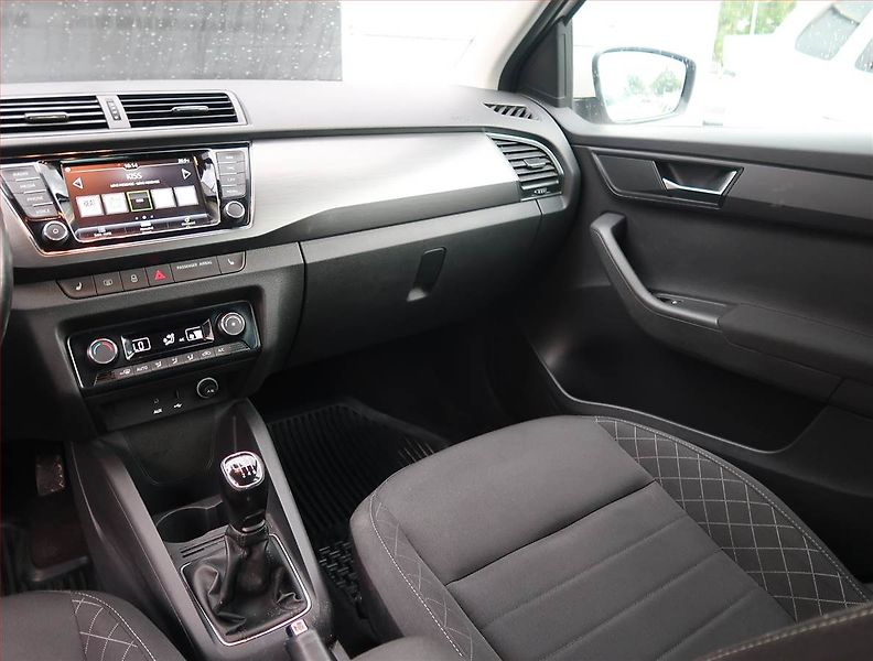 Škoda Fabia (2018) Style 1.0 TSI, Navi, Tempomat - fotka 8 z 20