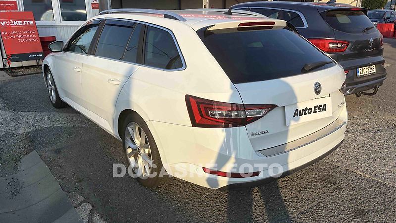 Škoda Superb (2017) 2.0TDi, navi, bixen, kůže - fotka 2 z 3