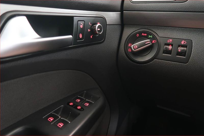 Volkswagen Touran (2012) 1.6 TDI, Navi, Tempomat - fotka 15 z 15
