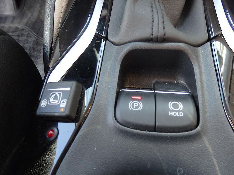 Toyota Corolla 1.8i HYBRID + LPG - fotka 16 z 35
