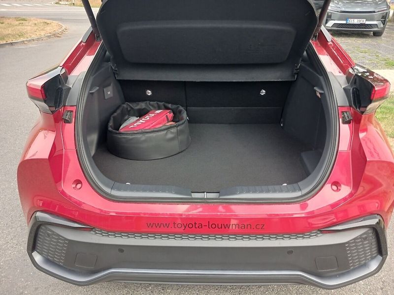 Toyota C-HR 2.0 PHEV Executive - fotka 6 z 10