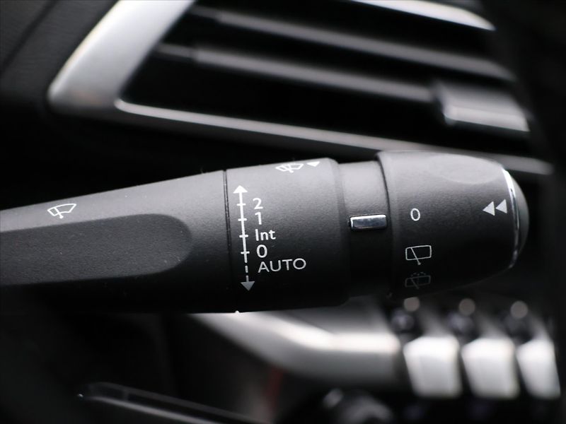 Peugeot 3008 1,5 HDi 96kW Allure CZ - fotka 18 z 31
