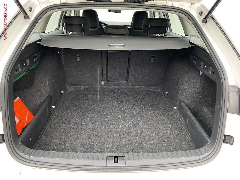 Škoda Octavia (2021) 2.0 TDi, 1.maj,ČR, Style, LED - fotka 7 z 16