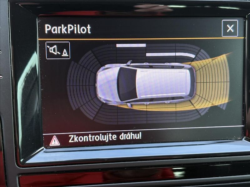 Volkswagen Golf 2,0 TDi 110kW CUP,Navi,Výhřev - fotka 22 z 40