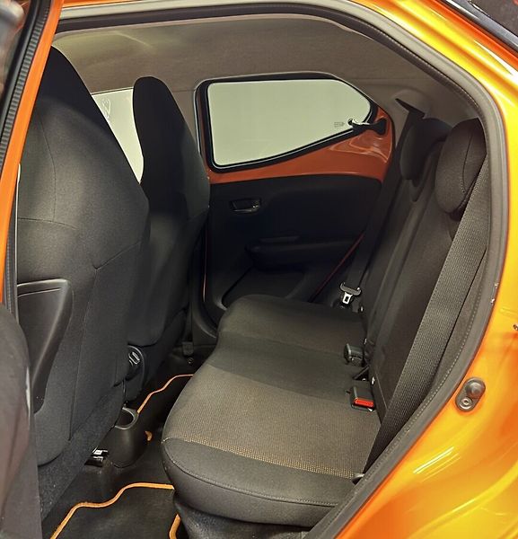 Toyota Aygo 1.0 SELECTION x-cite - fotka 9 z 15