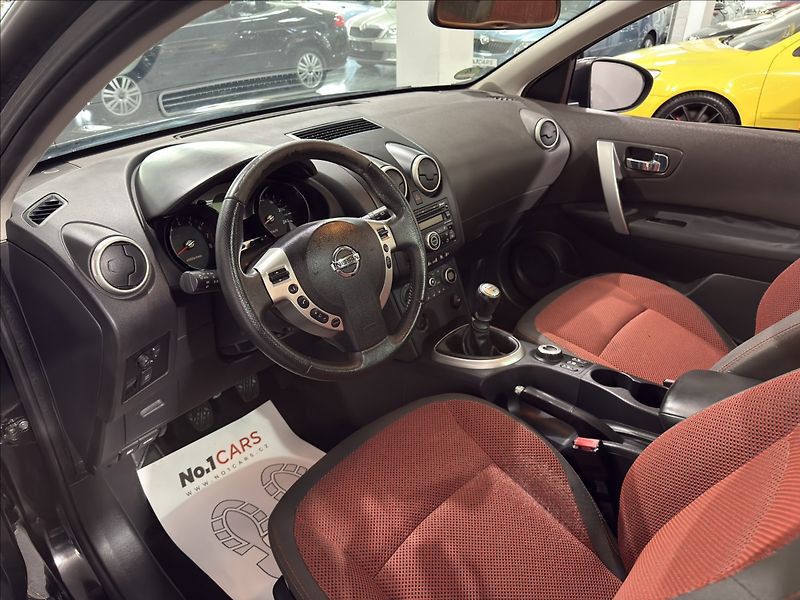 Nissan Qashqai 2,0   i 4x4 PANORAMA TAŽNÉ - fotka 7 z 30