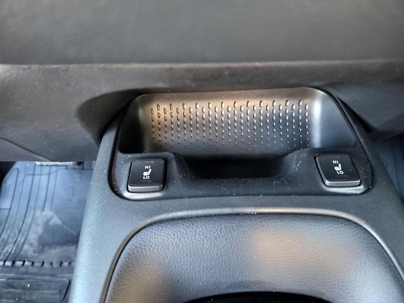 Toyota Corolla Touring 1.8 Hybrid Business - fotka 19 z 26