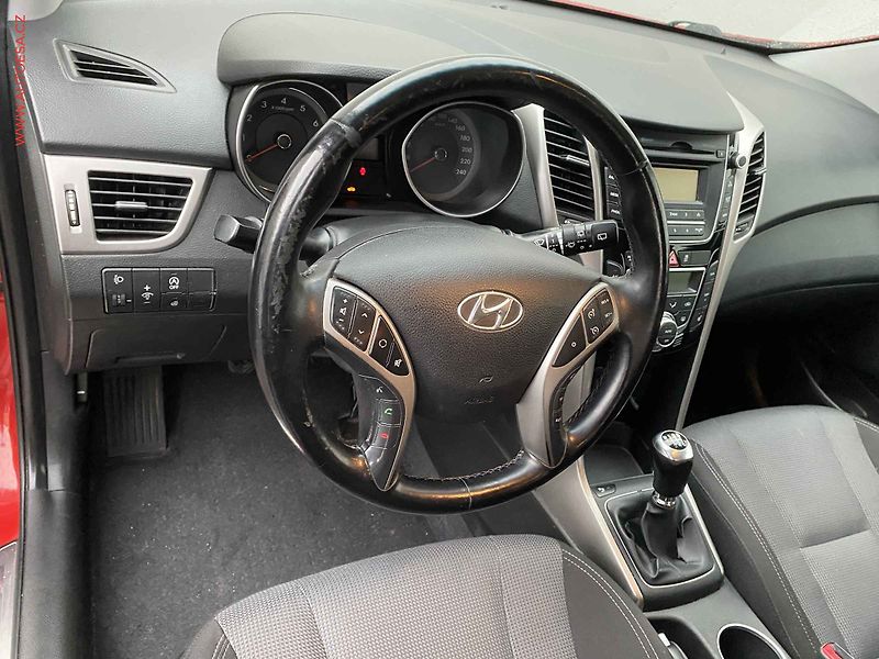 Hyundai i30 (2016) 1.6 GDi, ČR, autoAC - fotka 12 z 17