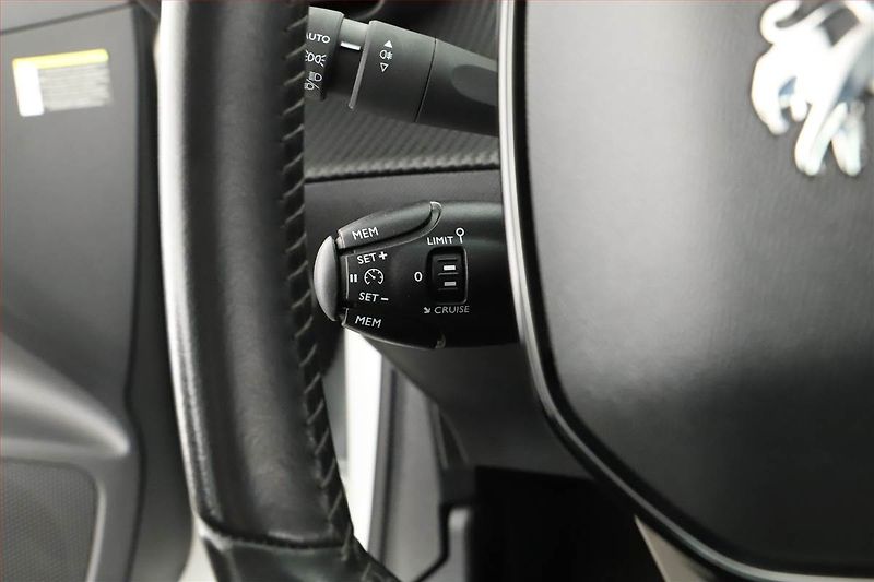 Peugeot 208 (2020) Active 50 kWh, SoH 92% - fotka 11 z 19