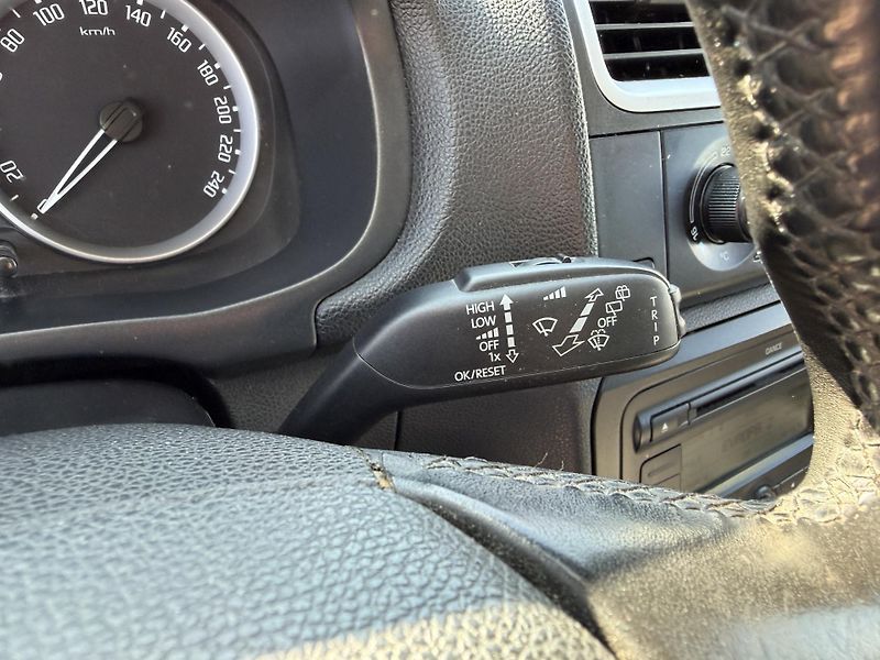 Škoda Roomster 1,4i 16V/63kW - KLIMA,ABS - fotka 17 z 59