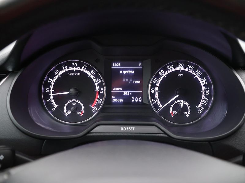 Škoda Octavia 2.0 TDI DSG CZ 125let LED 1Maj - fotka 17 z 30