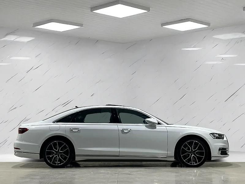 Audi A8 (2018) Vrcholná limuzína Audi A8L - fotka 3 z 12