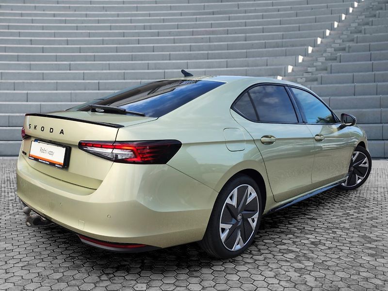 Škoda Superb Sportline 2.0 TDI 110kw DSG - fotka 2 z 30