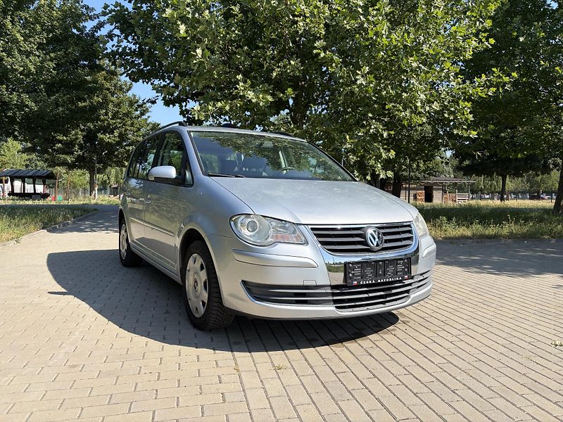 Volkswagen Touran 1.6 75kw Trendline 7 míst - fotka 12 z 25
