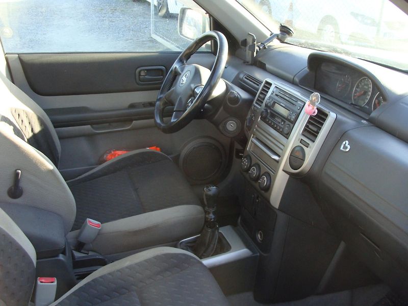 Nissan X-Trail 2.2 DCi, 100 kW, 4x4, klima - fotka 12 z 31