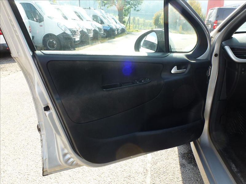 Peugeot 207 1,4 - fotka 16 z 43