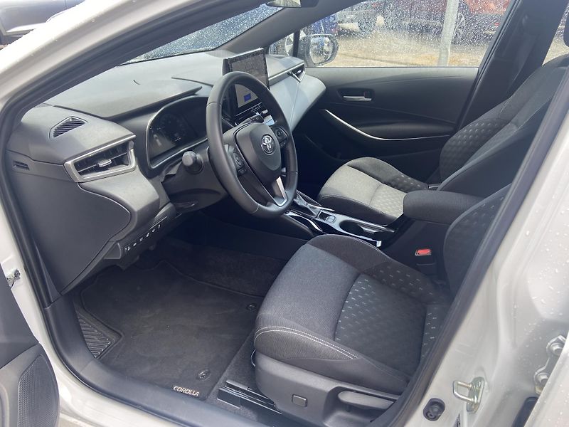 Toyota Corolla 1.8 HSD e-CVT Comfort TECH - fotka 10 z 21