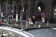 Vysílačky zajišťují komunikaci se závodníky i vedením Tour