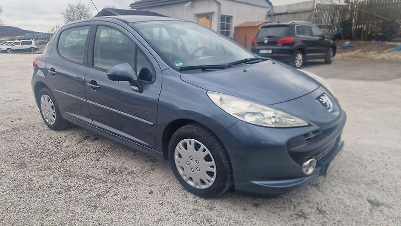 Peugeot 207 1,4 16V - fotka 2 z 10