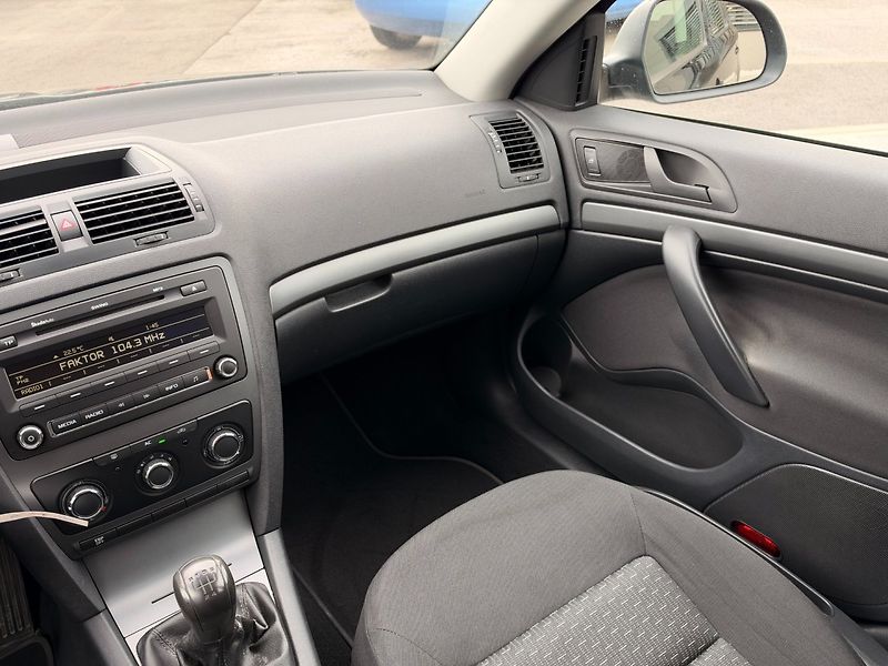Škoda Octavia (2009) Ambition 1.6 MPi 75kW - fotka 15 z 35