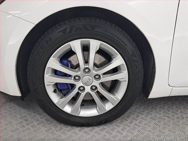Kia Ceed (2014) 1.6 CRDi, Navi, Tempomat - fotka 14 z 17