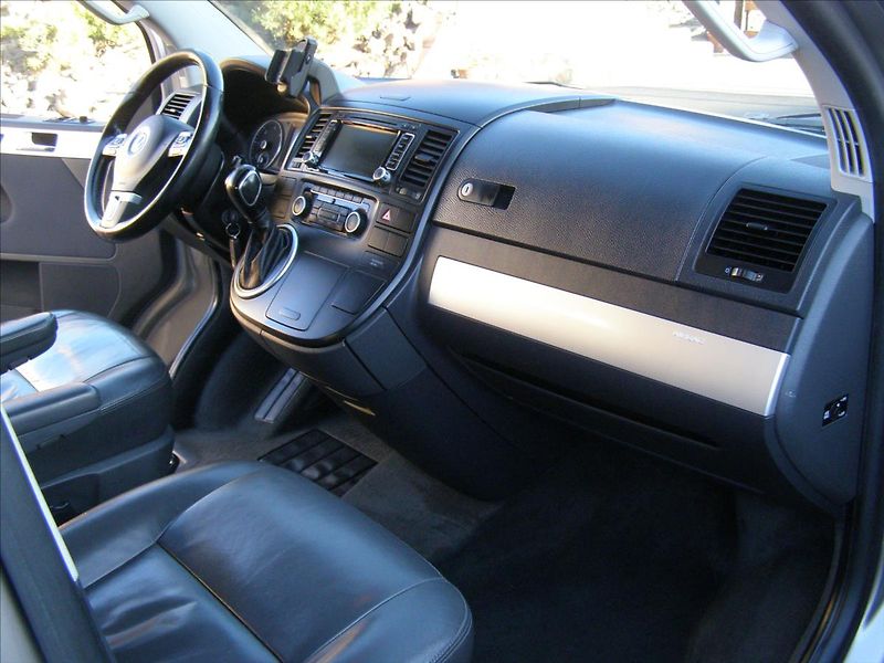 Volkswagen Multivan 2,0   1 MAJITEL 2xsoupacky 180 - fotka 32 z 41