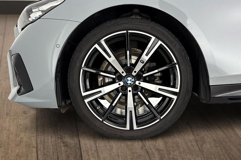 BMW Řada 5 řady 5 | 520d xDrive - fotka 24 z 24