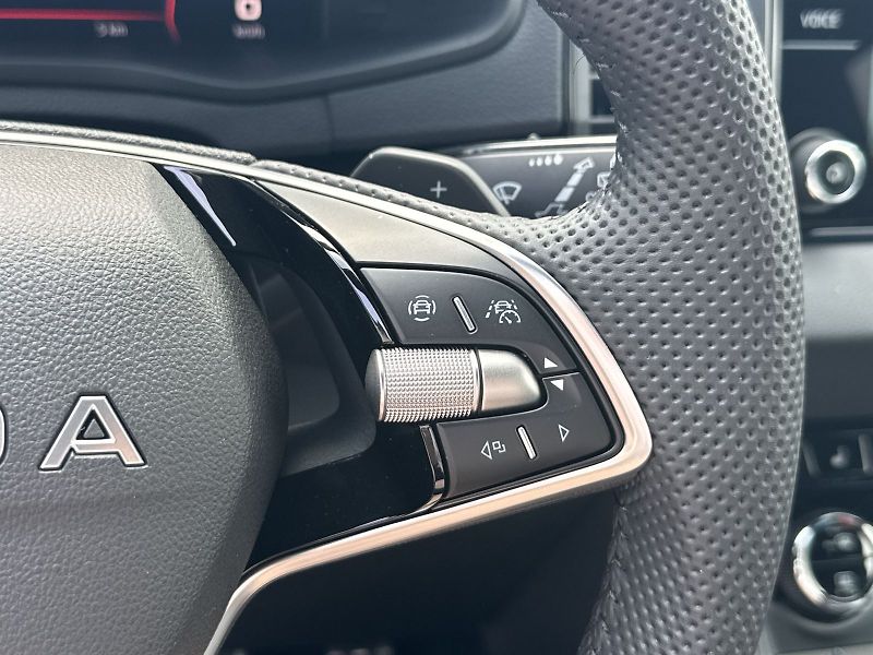 Škoda Karoq (2026) 1.5 TSI DSG Sportline - fotka 17 z 36