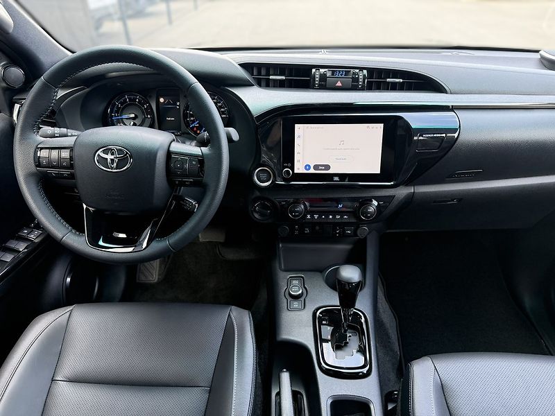 Toyota Hilux Invincible - fotka 8 z 9