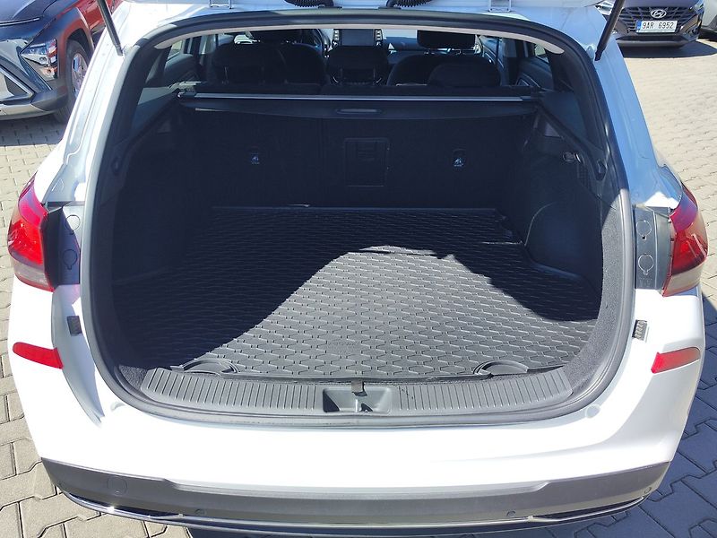 Hyundai i30 1.5 T-GDI/117kW Smart - fotka 9 z 32