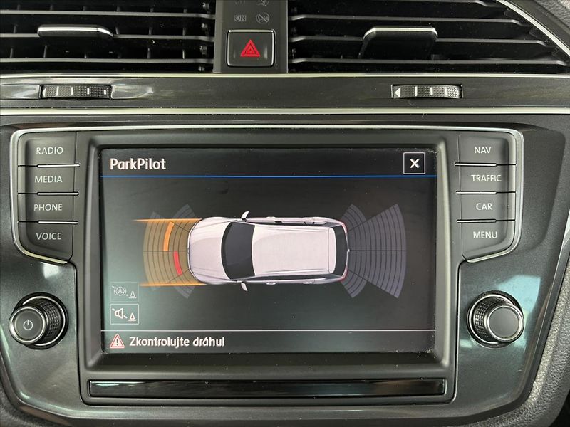 Volkswagen Tiguan 2,0 TDi DSG 4Motion  LED,ACC - fotka 20 z 50