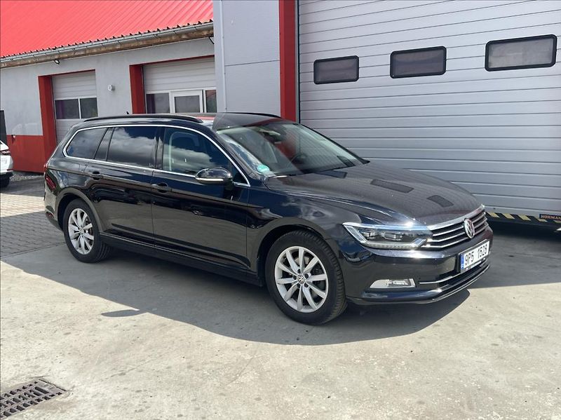 Volkswagen Passat 2,0 TDi MATRIX ComfortLine - fotka 7 z 28